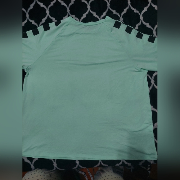 Shein Curve 0XL mint green tee with Checkerboard pattern on sleeve - Picture 6 of 8